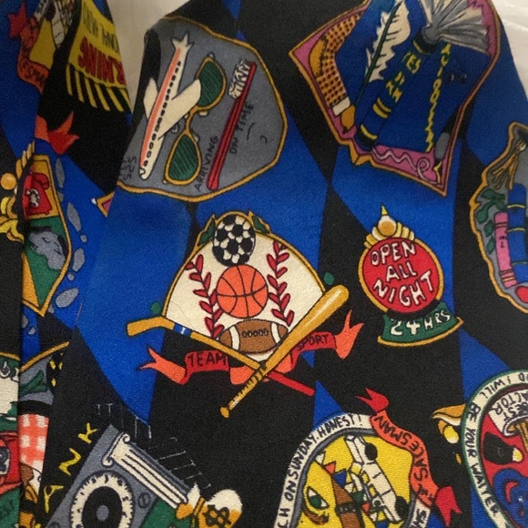 Vintage 1992 Nicole Miller “Coat of Armor” 100% Silk Neck Tie EUC - Picture 4 of 7